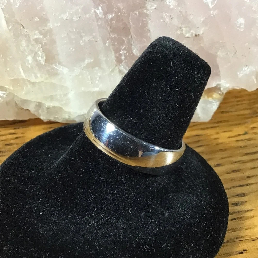 Smooth Stainless Steel Silver Band Ring - Picture 3 of 4